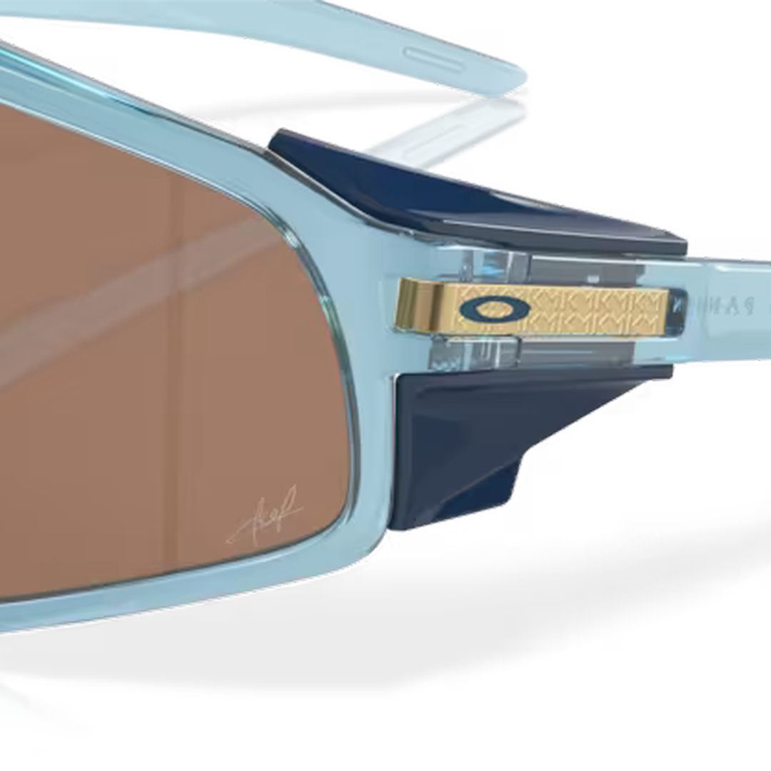 Oakley Latch Panel (Kylian Mbappé Edition)Transparent Stonewash/Prizm Tungsten 0OO9404-940408